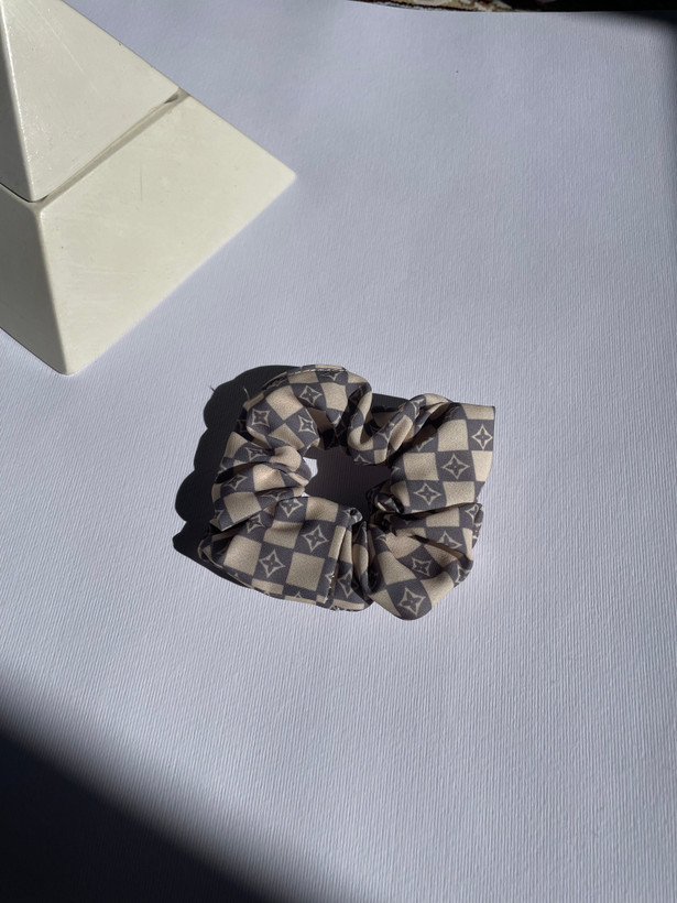 اسکرانچی چهارخانه طرحدار
